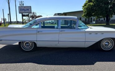 Buick-Invicta-1960-Sedan-1