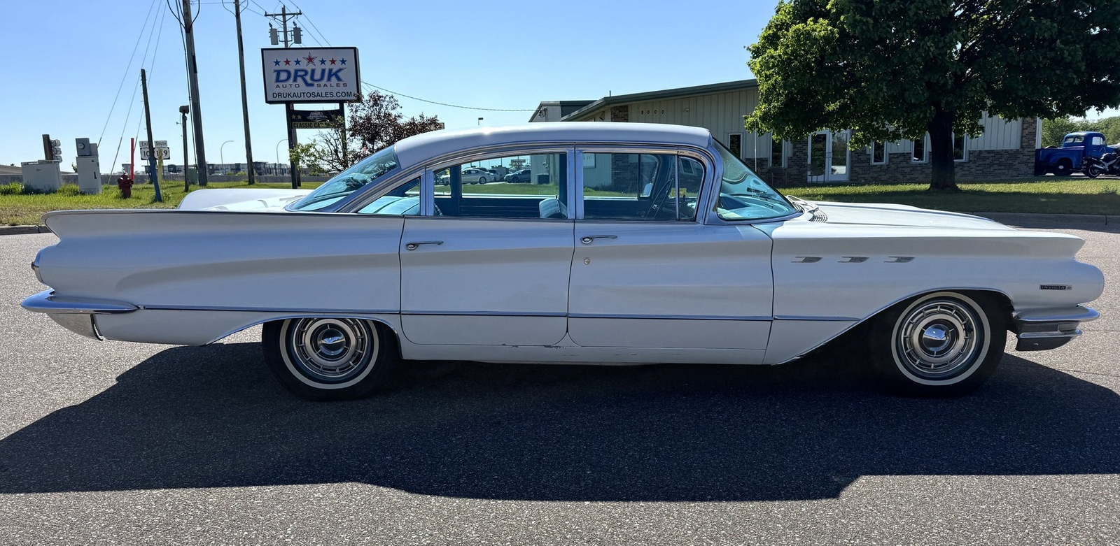 Buick-Invicta-1960-Sedan-1
