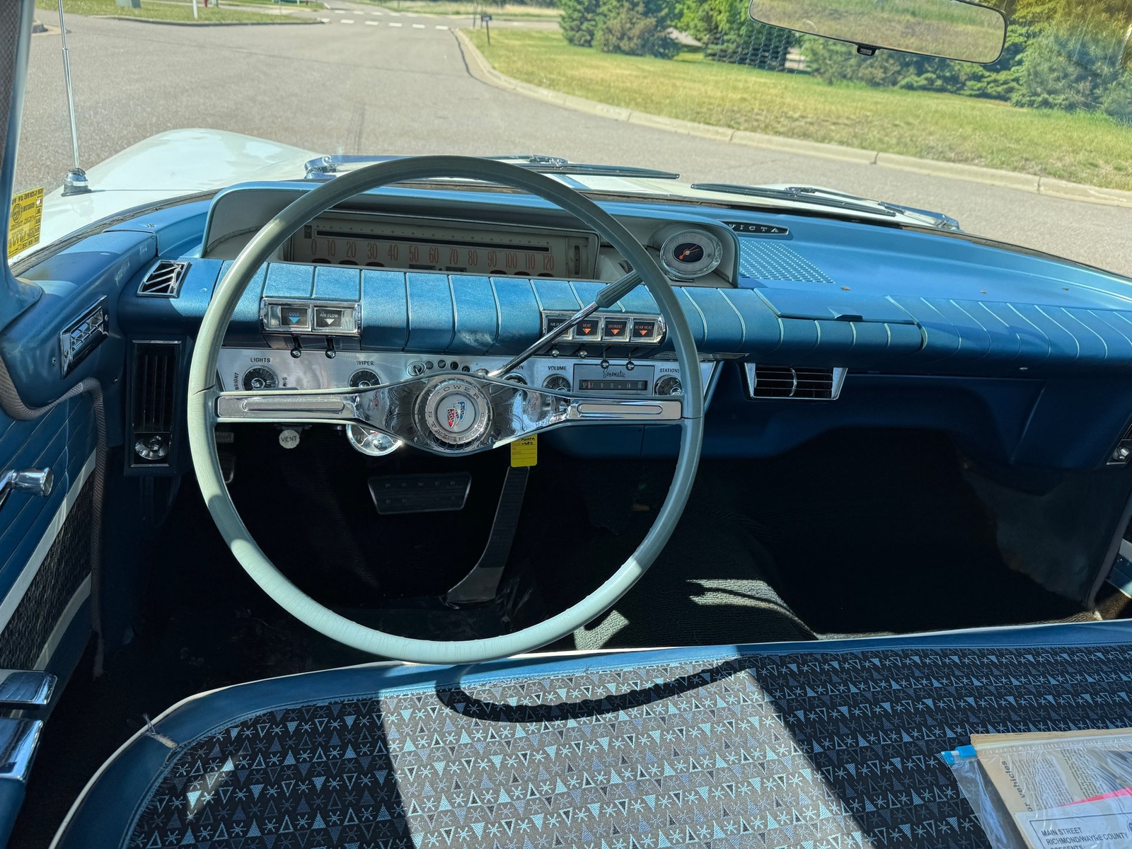 Buick-Invicta-1960-Sedan-10