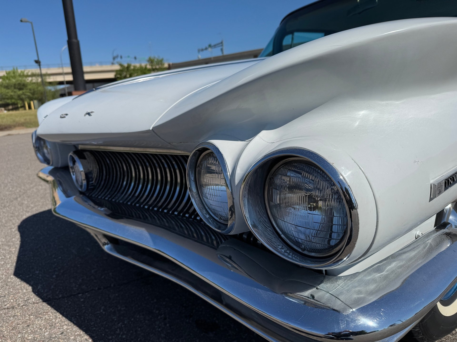 Buick-Invicta-1960-Sedan-16
