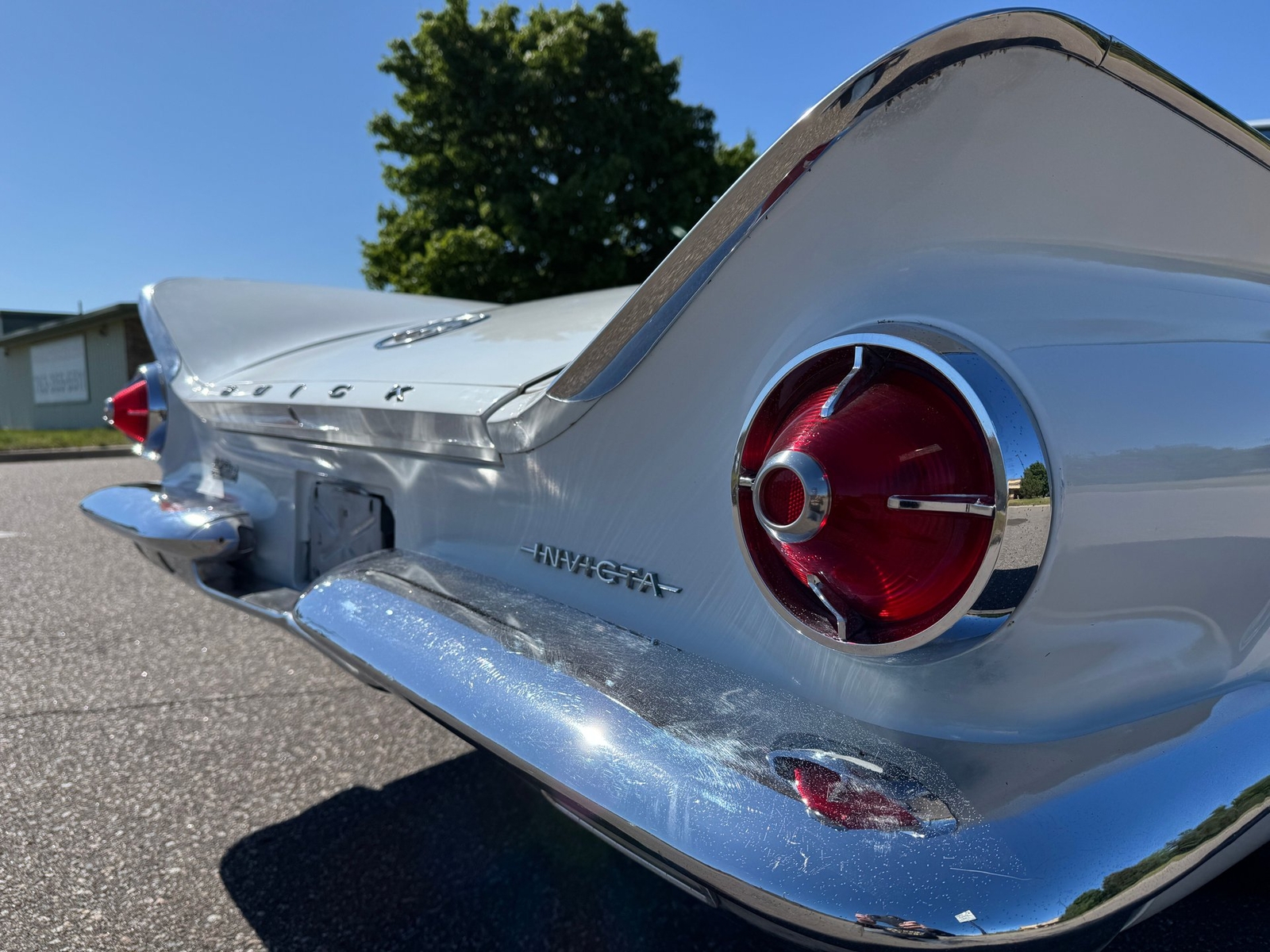Buick-Invicta-1960-Sedan-24