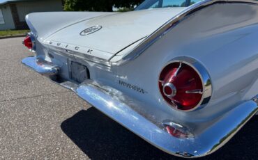 Buick-Invicta-1960-Sedan-26