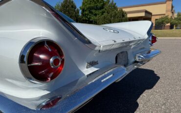 Buick-Invicta-1960-Sedan-28