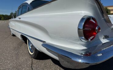 Buick-Invicta-1960-Sedan-29
