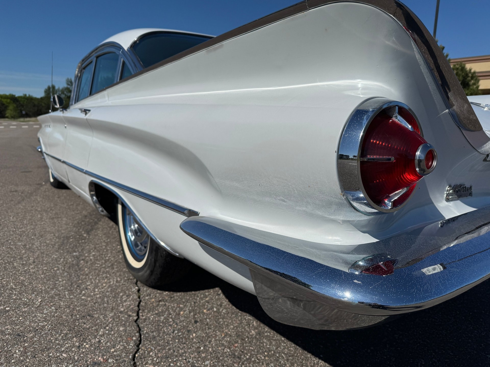 Buick-Invicta-1960-Sedan-29