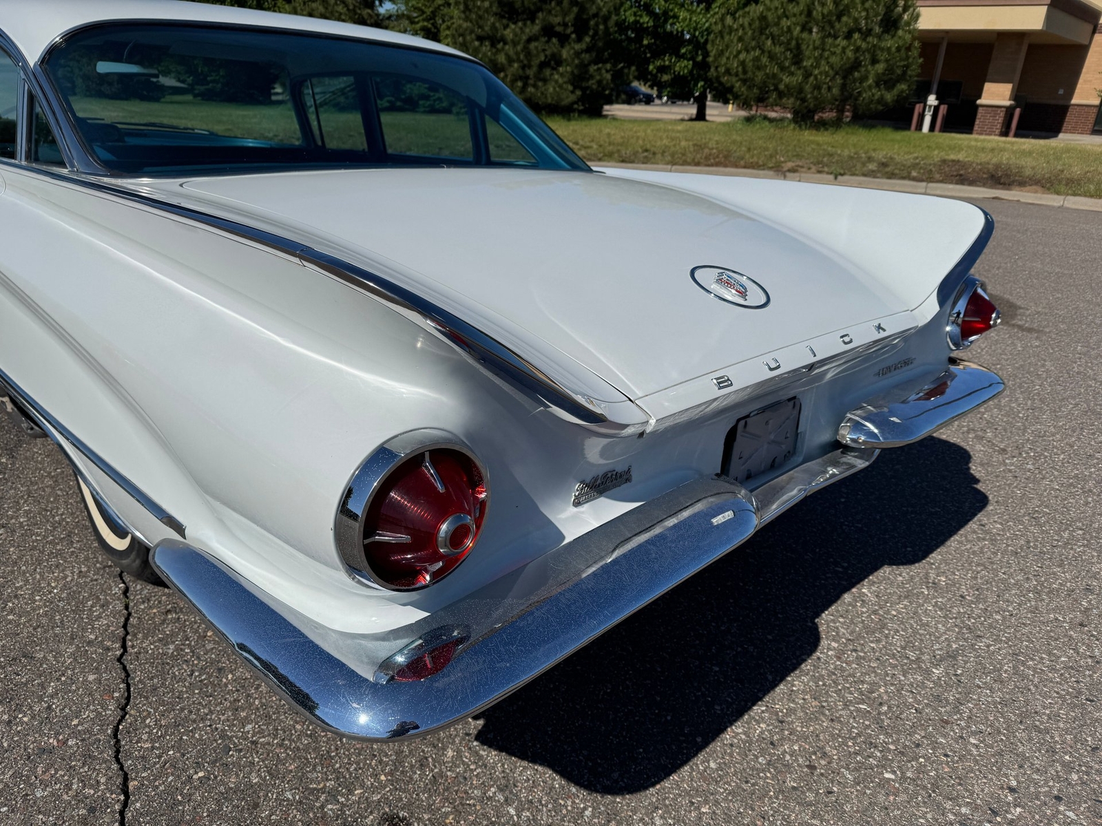 Buick-Invicta-1960-Sedan-30