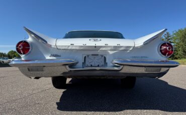 Buick-Invicta-1960-Sedan-31