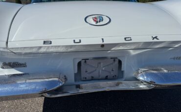 Buick-Invicta-1960-Sedan-33