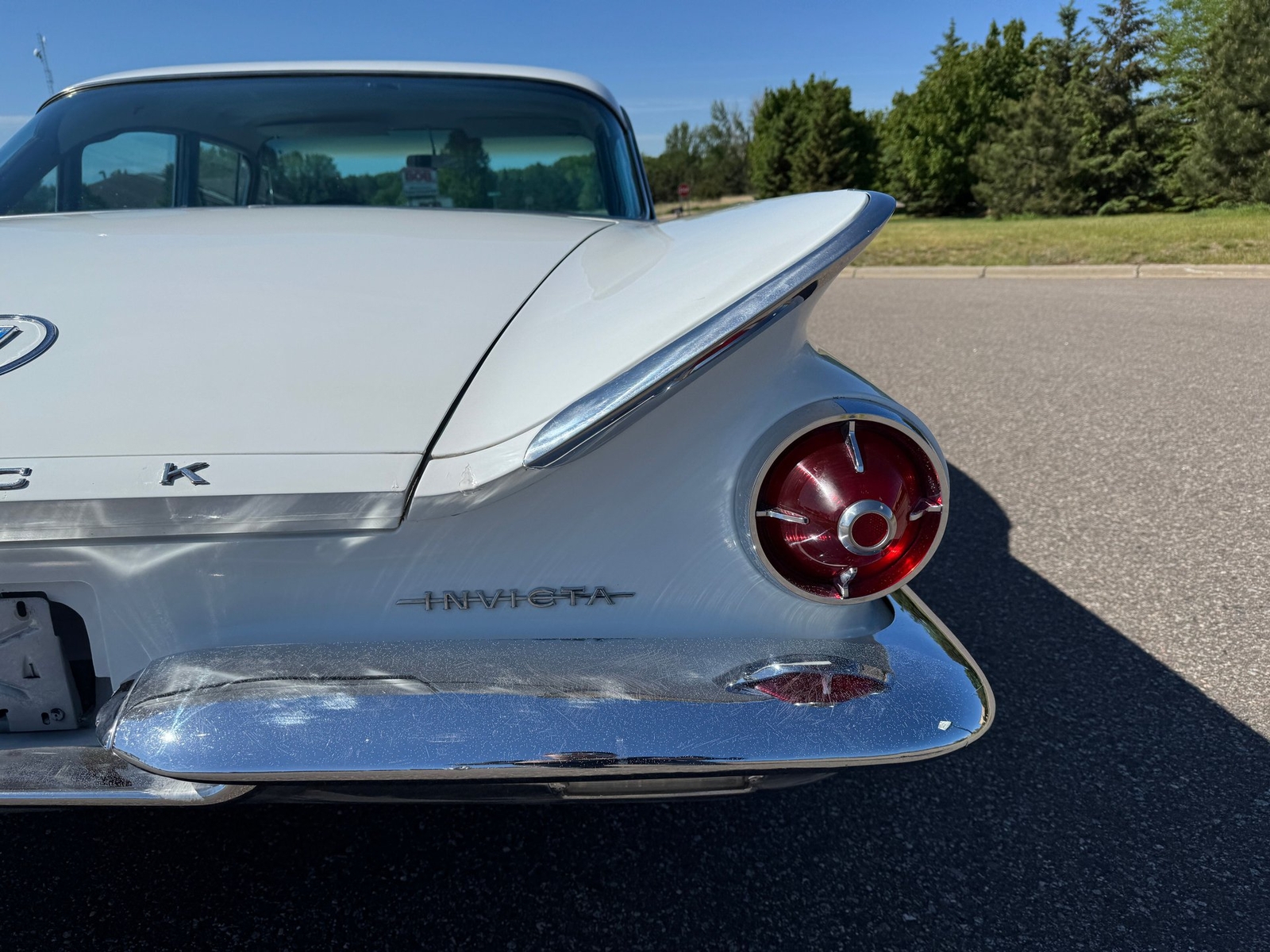 Buick-Invicta-1960-Sedan-34