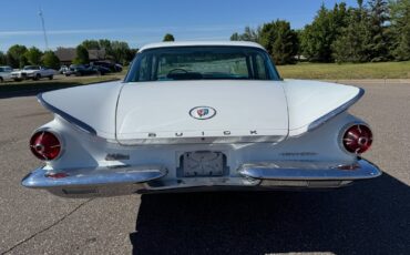 Buick-Invicta-1960-Sedan-4