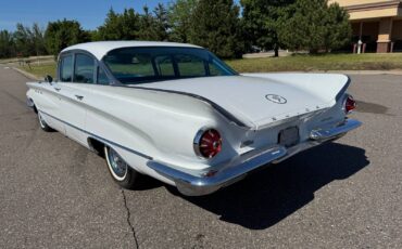 Buick-Invicta-1960-Sedan-5