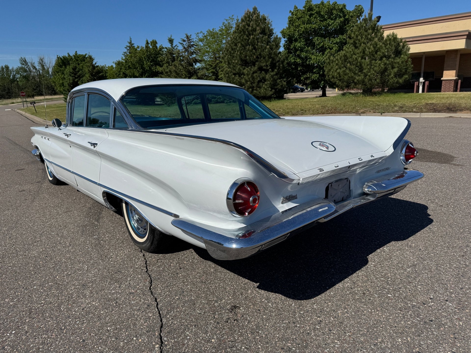 Buick-Invicta-1960-Sedan-5