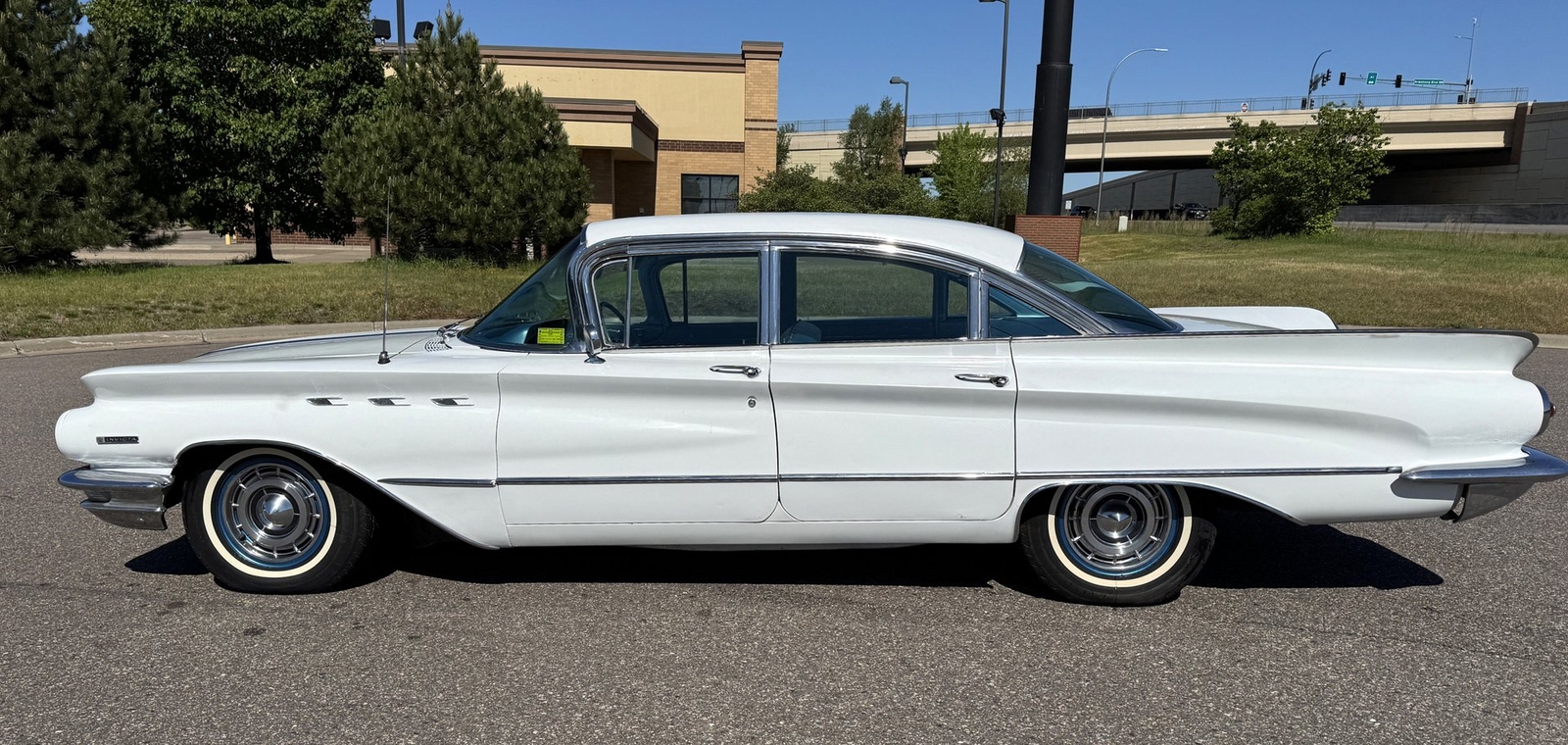 Buick-Invicta-1960-Sedan-6