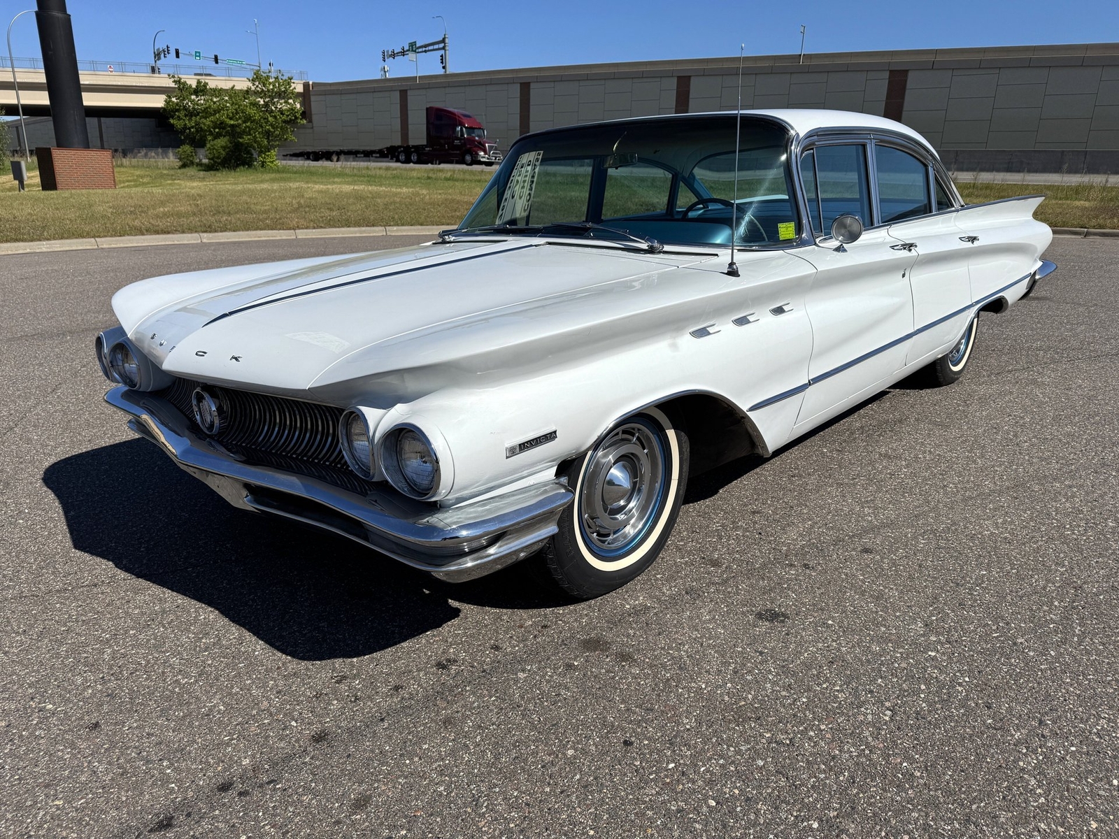 Buick-Invicta-1960-Sedan-7