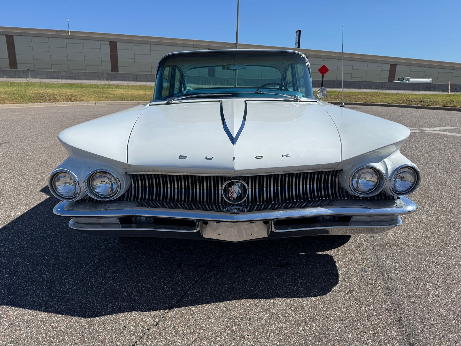 Buick-Invicta-1960-Sedan-8