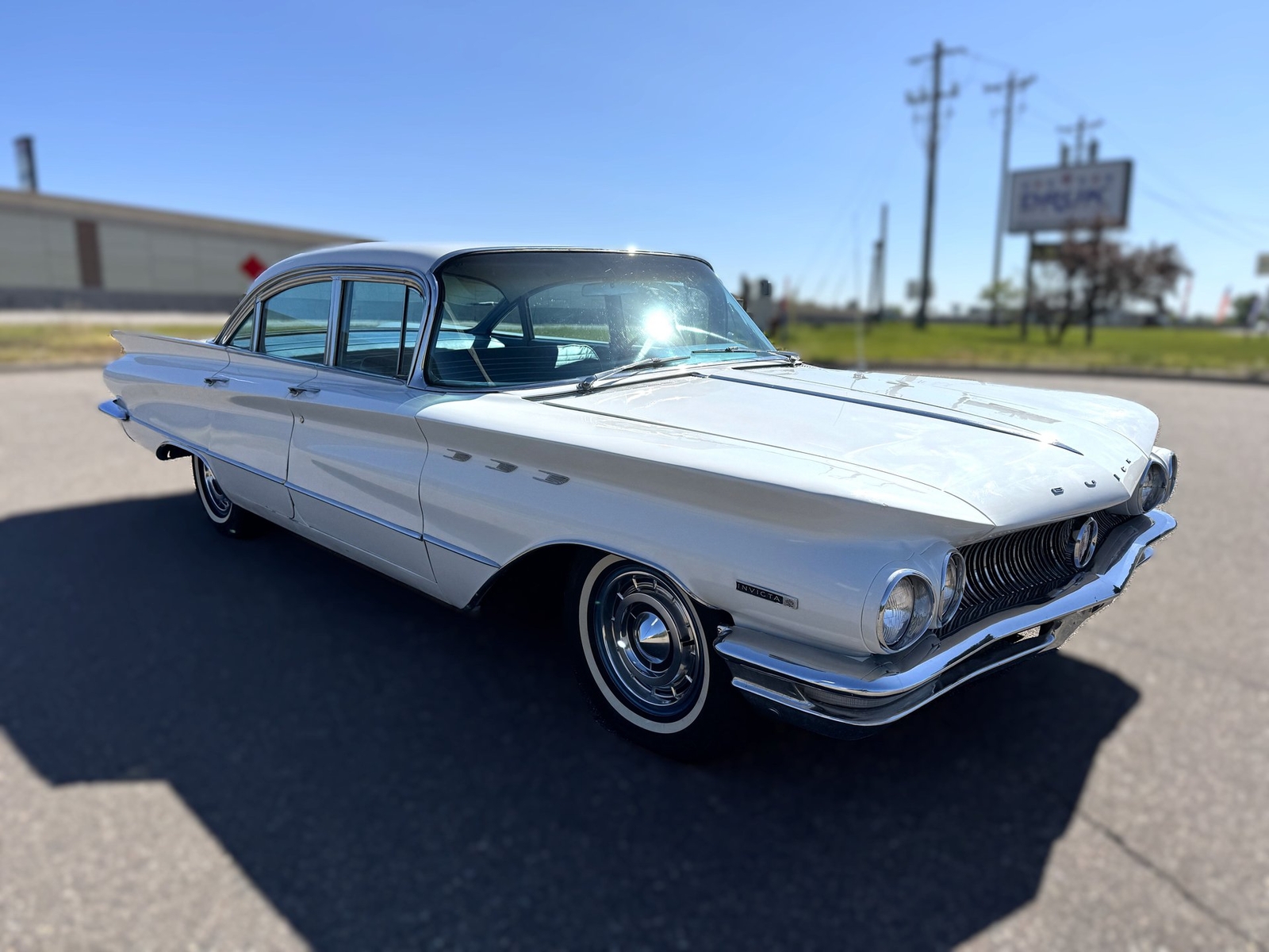 Buick-Invicta-1960-Sedan
