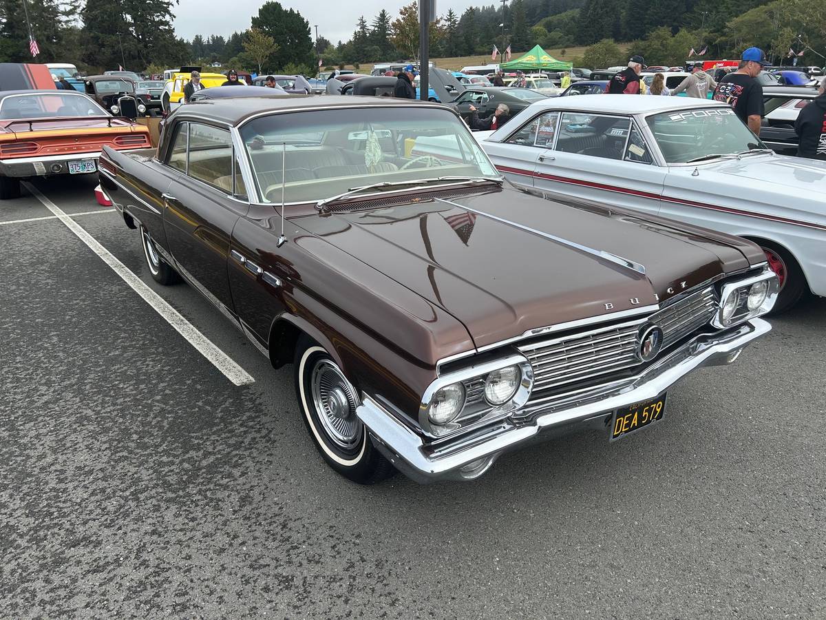 Buick-Le-sabre-1963-brown-2