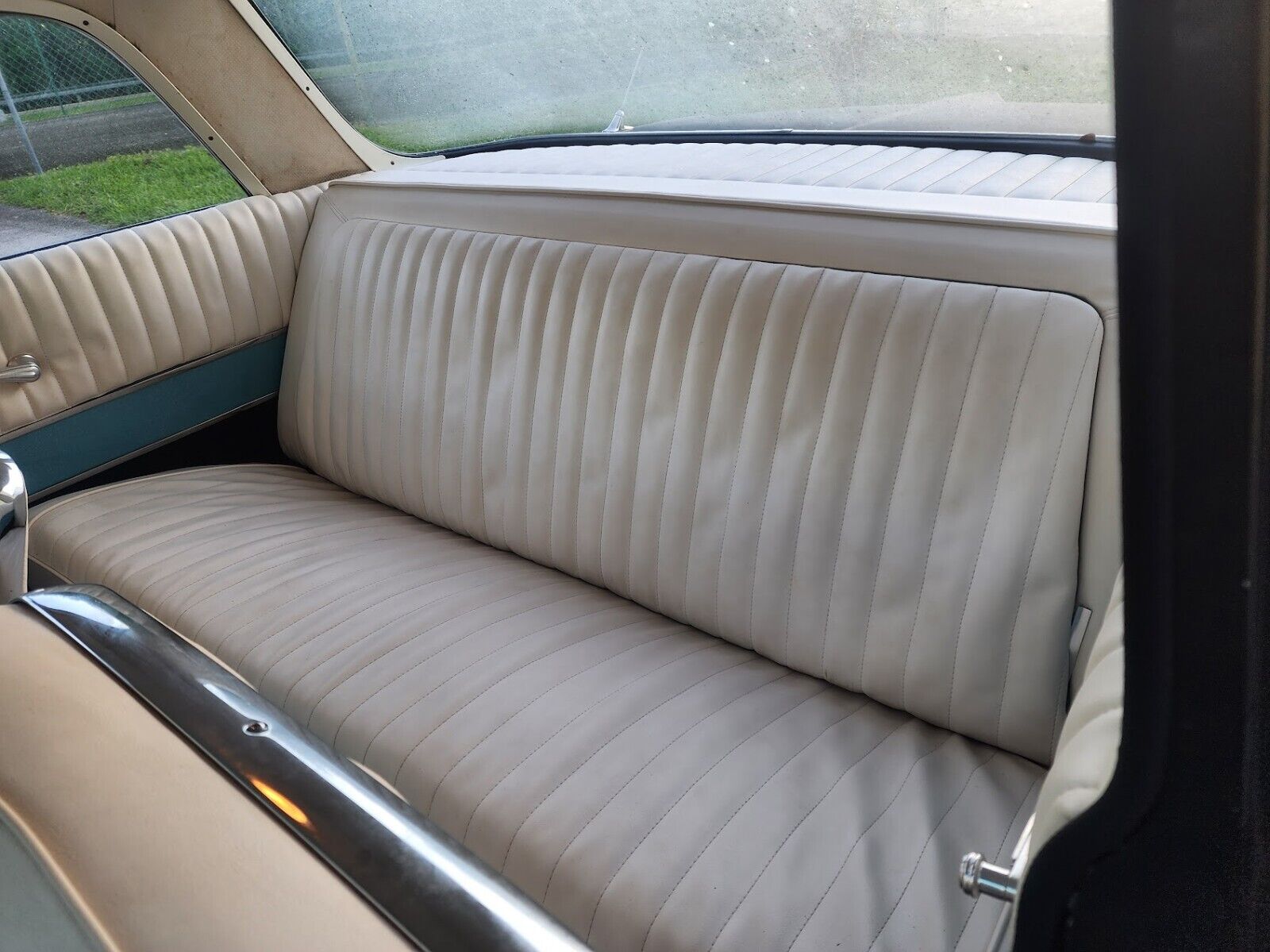 Buick-LeSabre-1962-Coupe-11