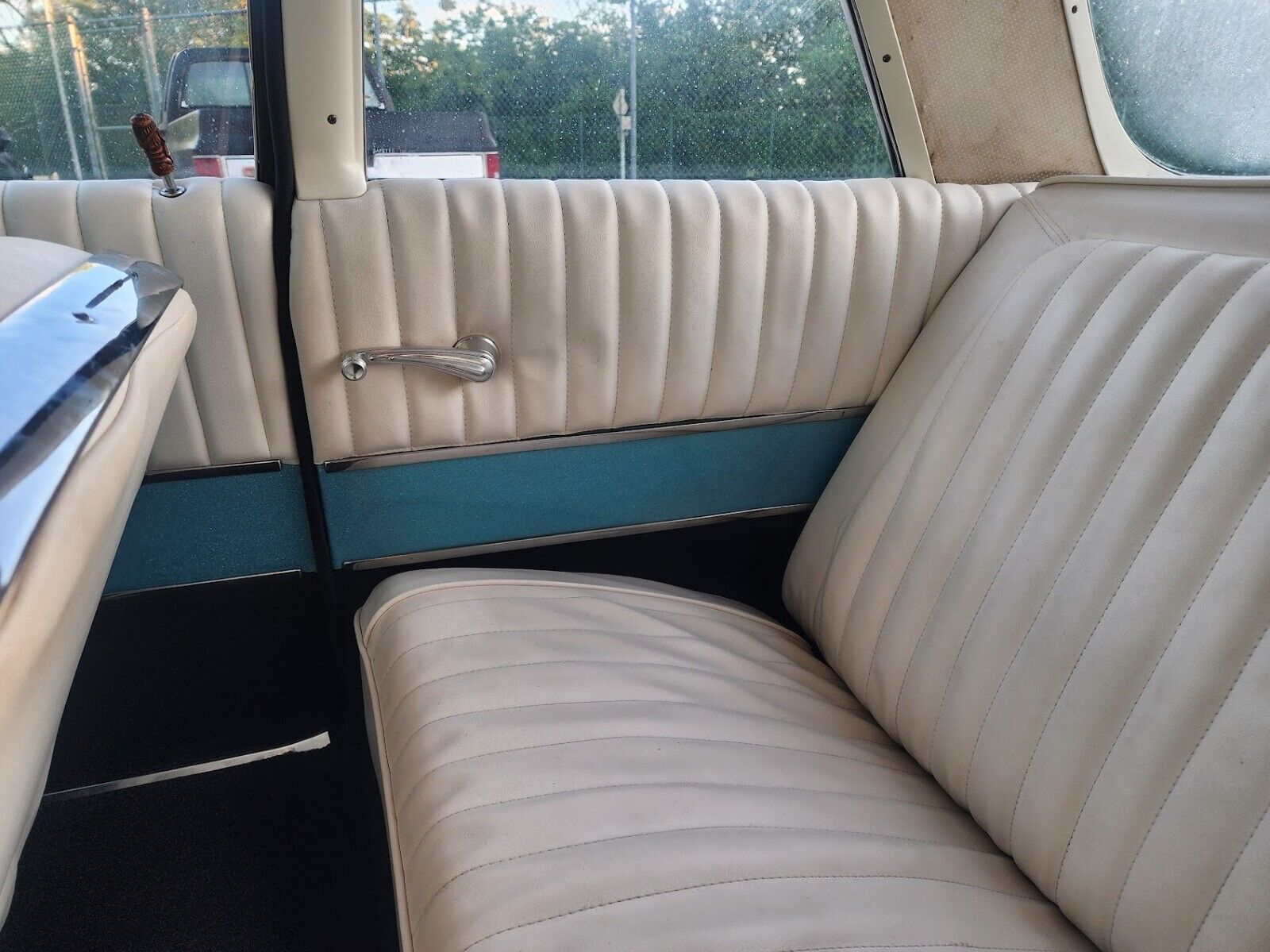 Buick-LeSabre-1962-Coupe-12