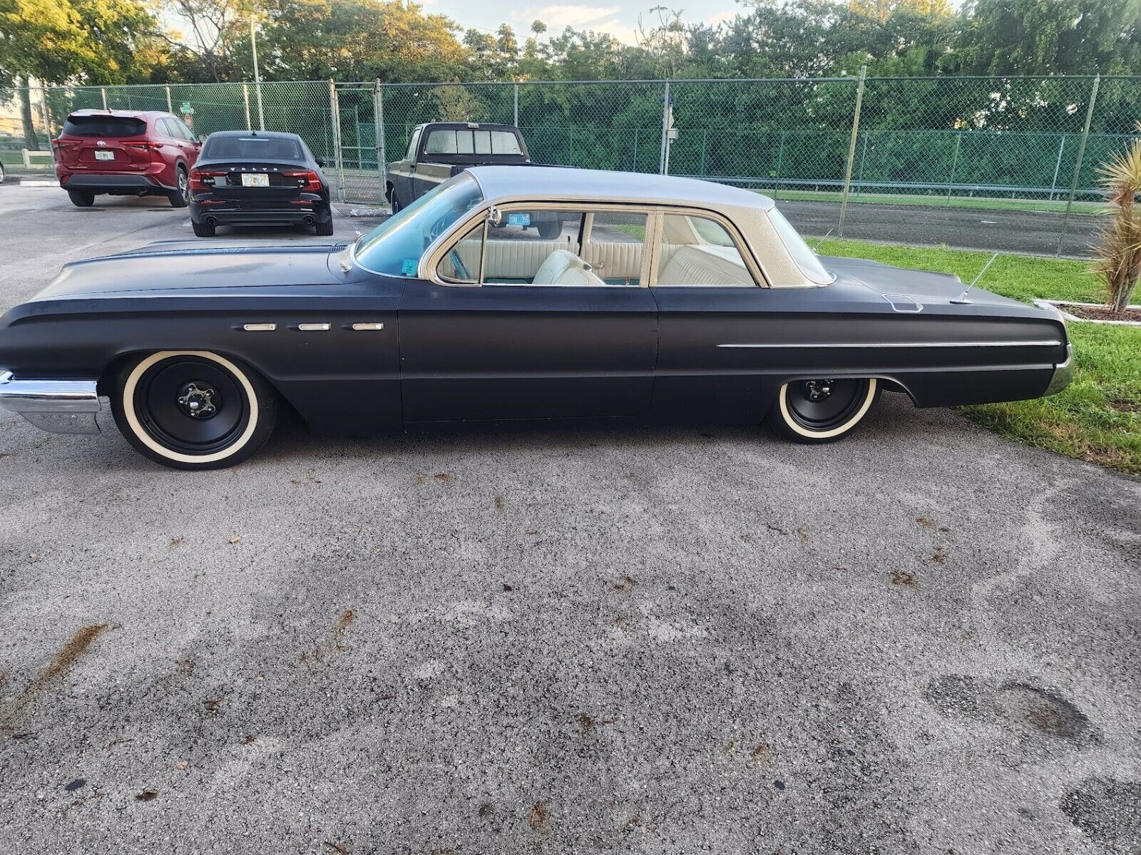 Buick-LeSabre-1962-Coupe-2