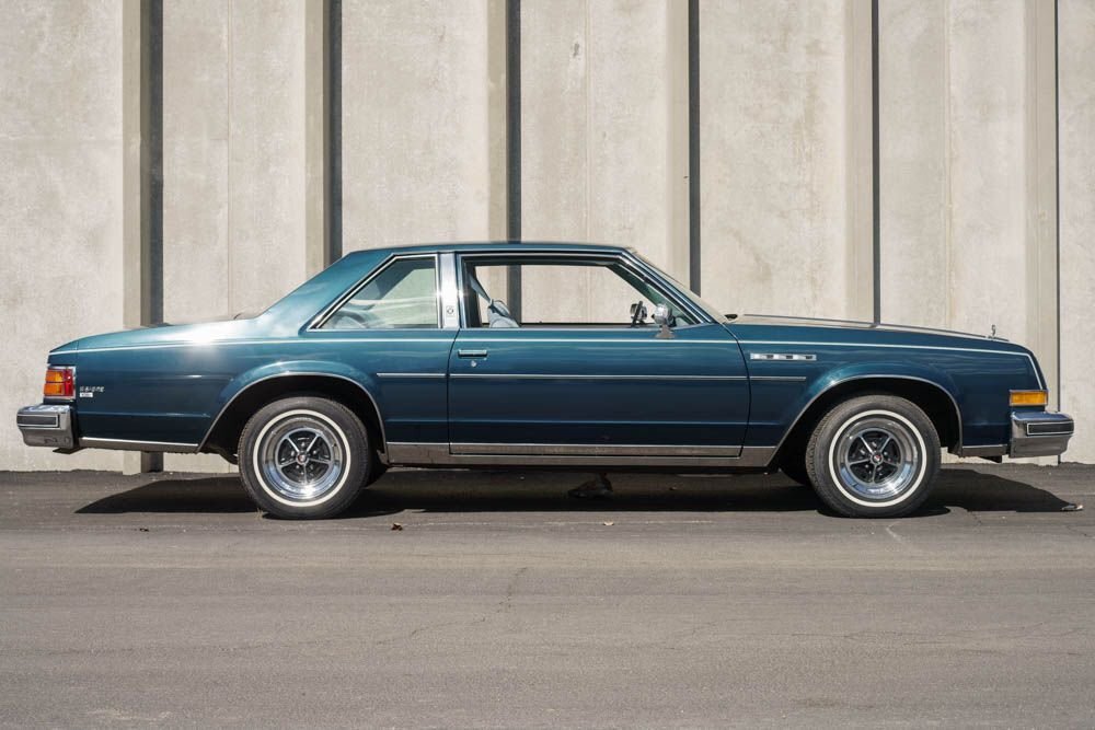 Buick-LeSabre-1979-Coupe-1