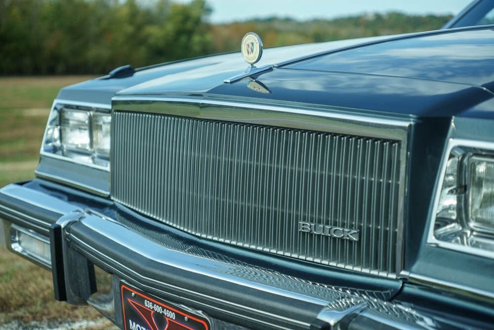 Buick-LeSabre-1985-Coupe-15