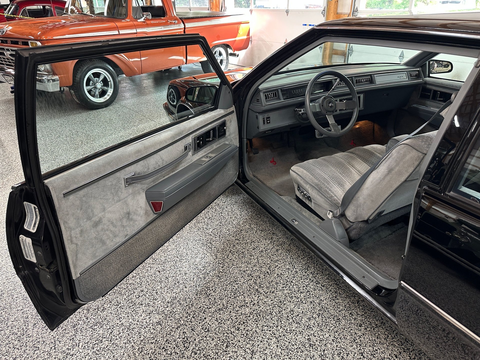 Buick-LeSabre-1986-Coupe-17