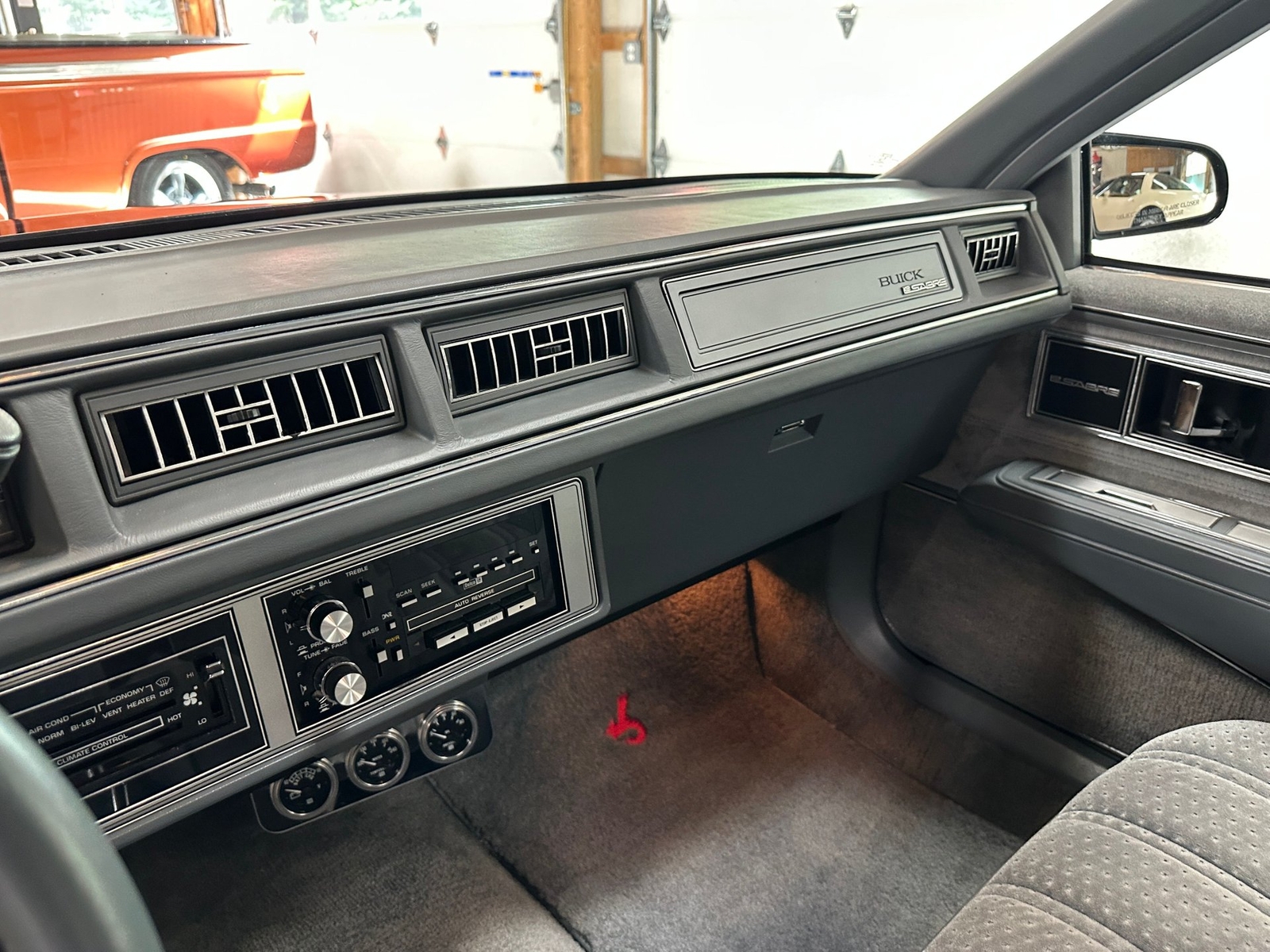 Buick-LeSabre-1986-Coupe-21