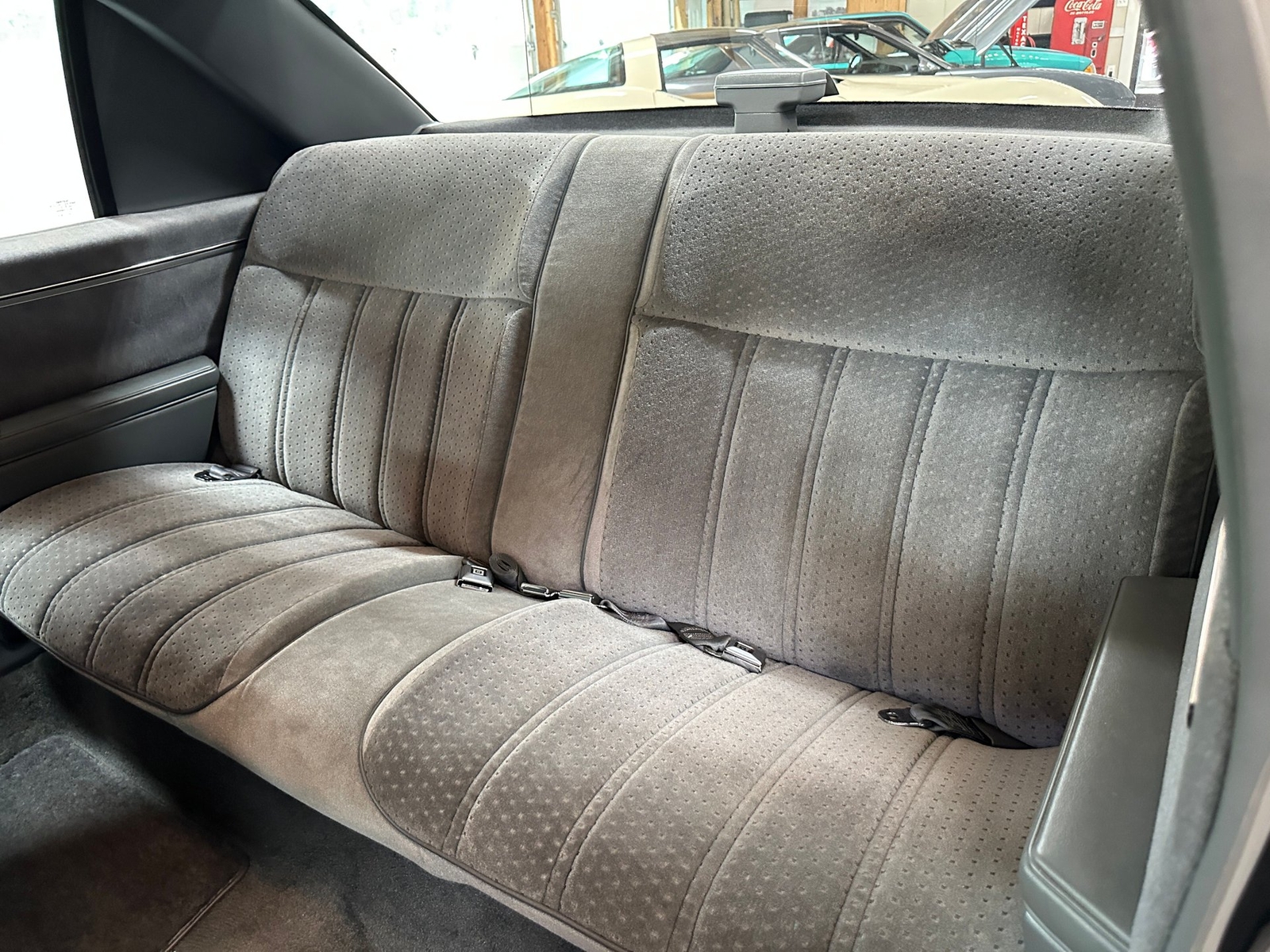 Buick-LeSabre-1986-Coupe-23