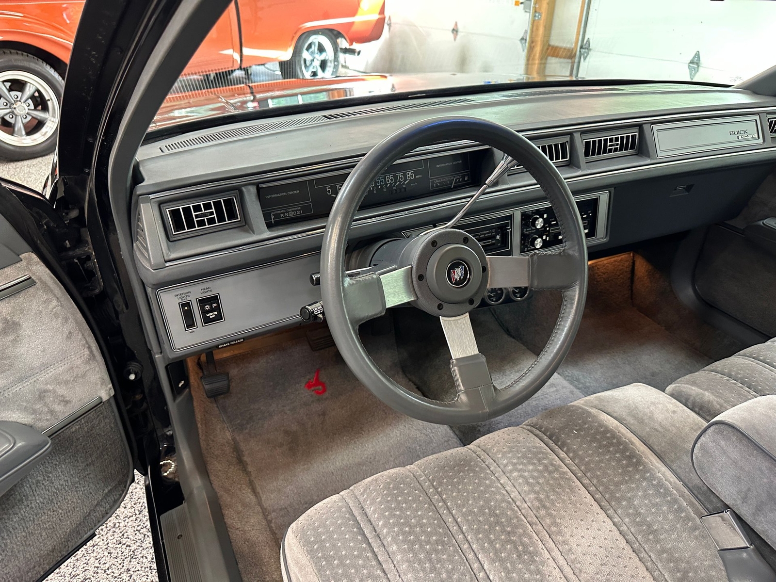 Buick-LeSabre-1986-Coupe-25
