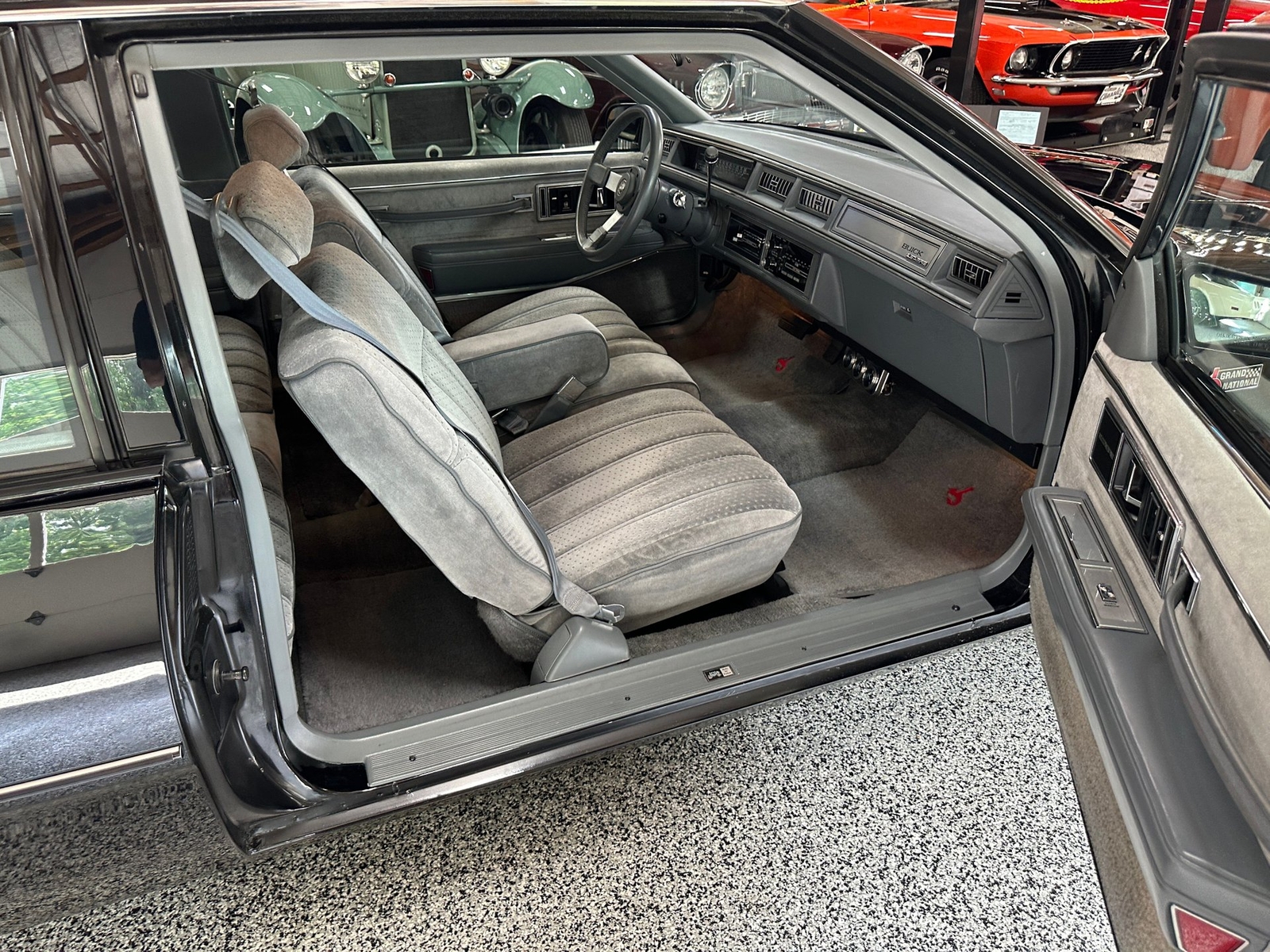 Buick-LeSabre-1986-Coupe-27