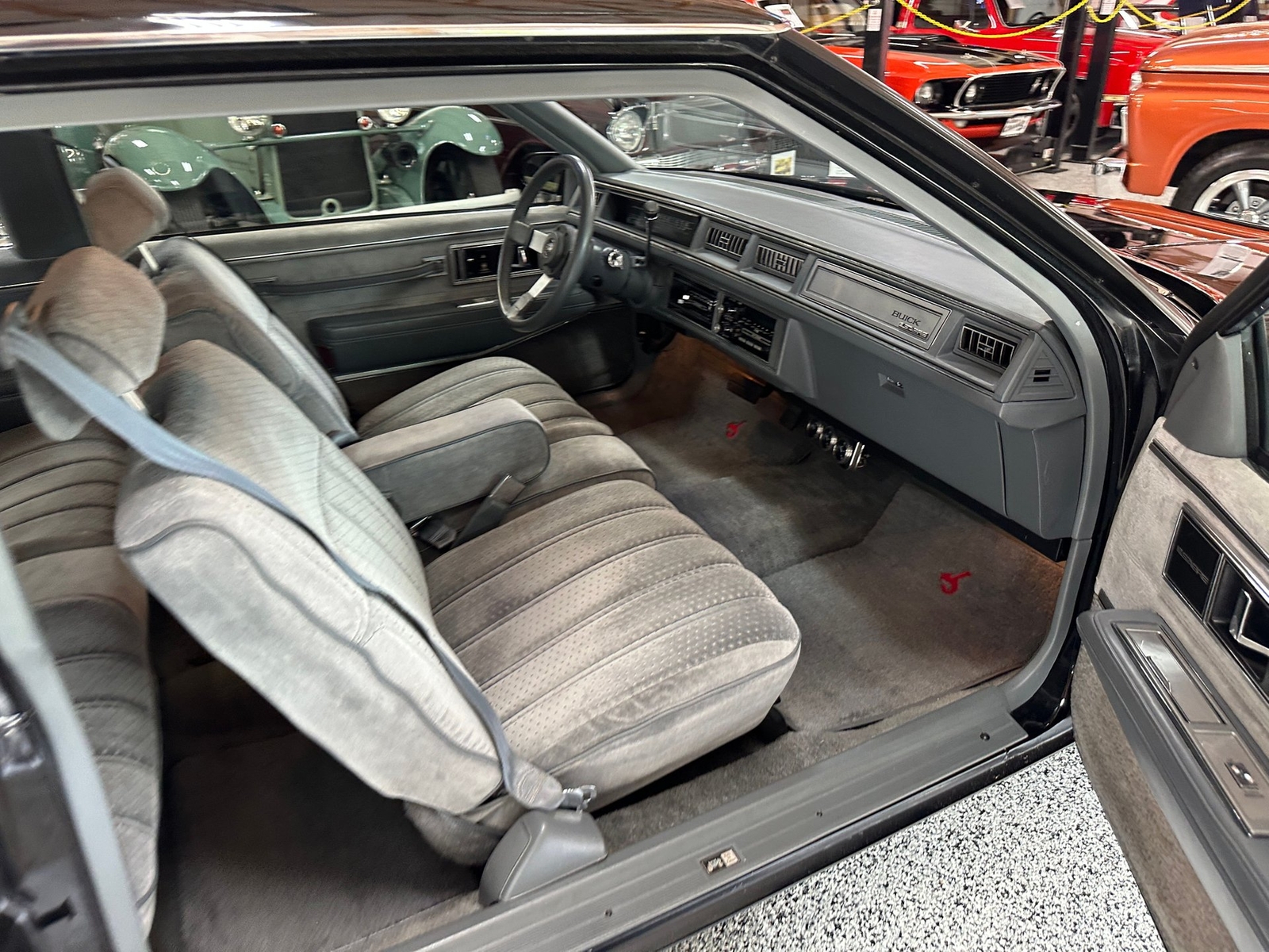 Buick-LeSabre-1986-Coupe-28