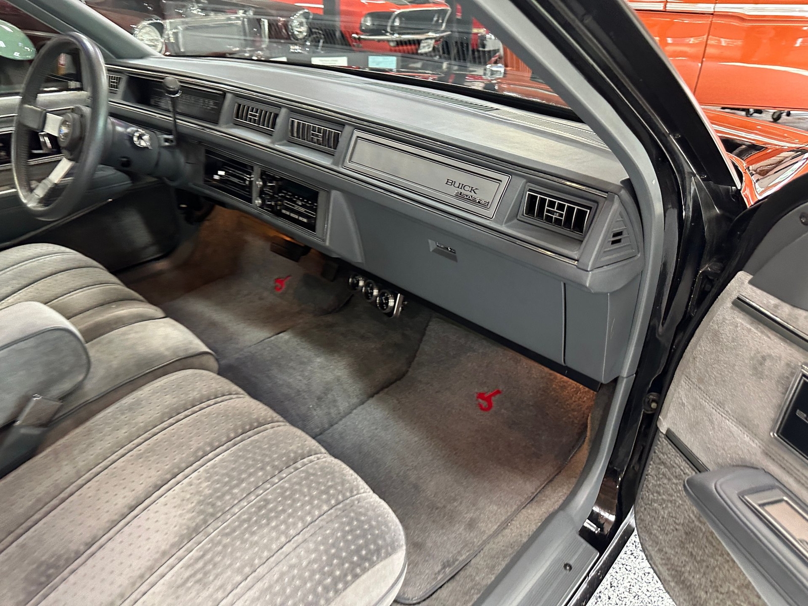 Buick-LeSabre-1986-Coupe-29