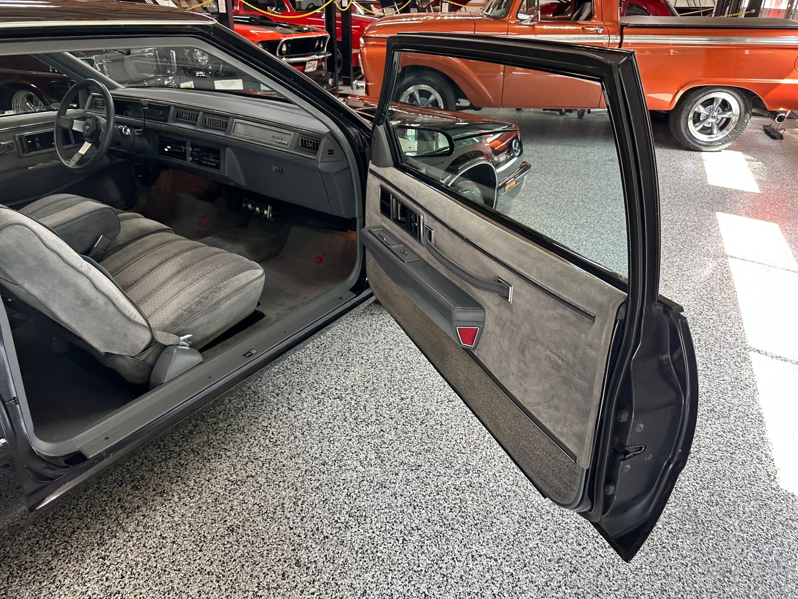 Buick-LeSabre-1986-Coupe-35