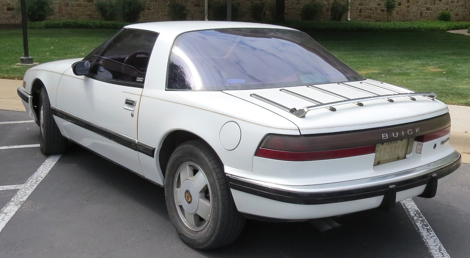 Buick-Reatta-1988-Coupe-1
