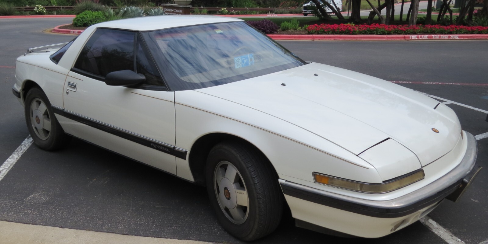 Buick-Reatta-1988-Coupe-2