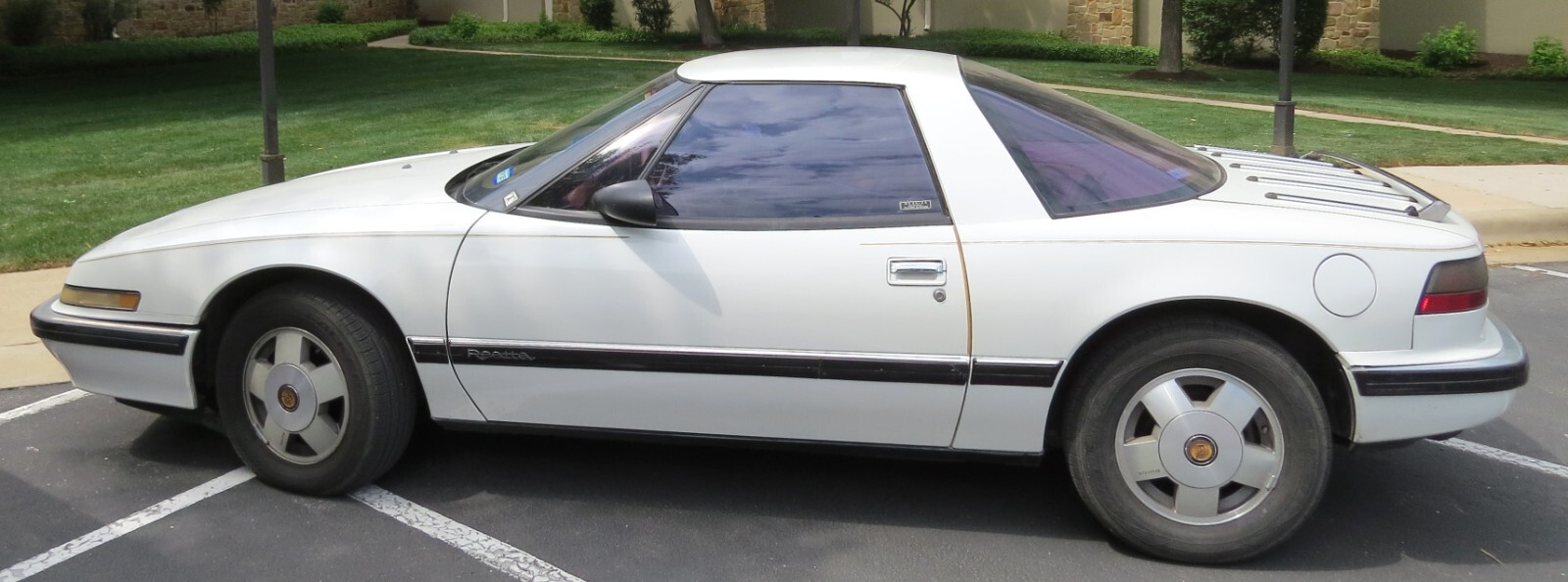 Buick-Reatta-1988-Coupe