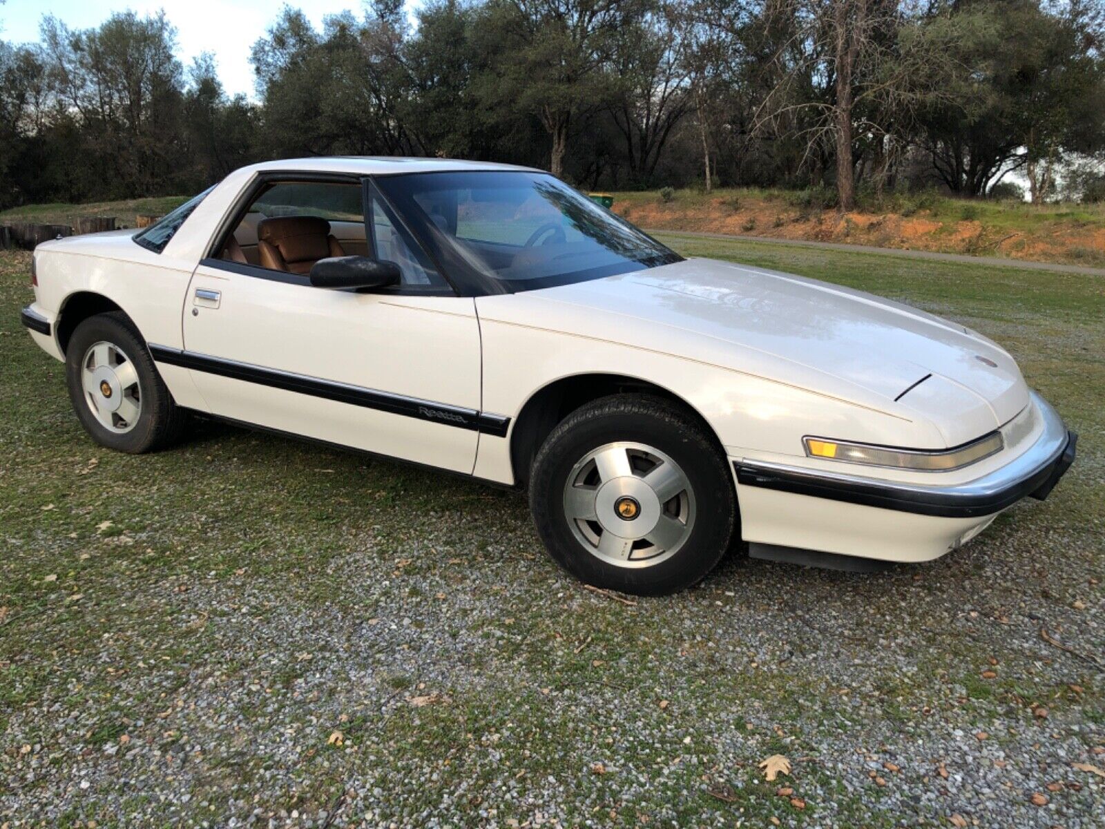 Buick-Reatta-1990-Coupe