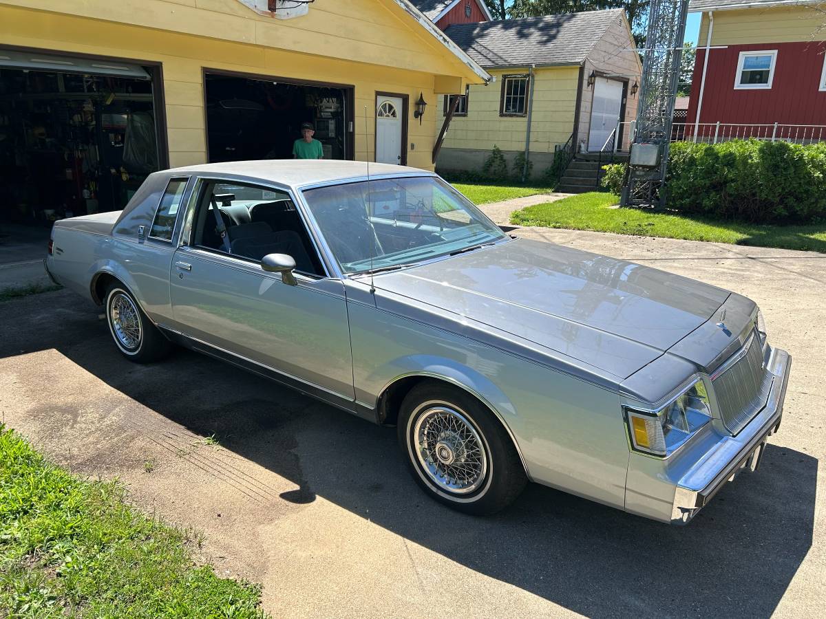 Buick-Regal-limited-1985-3