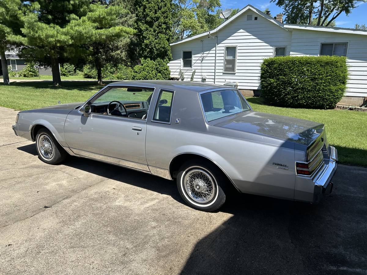 Buick-Regal-limited-1985