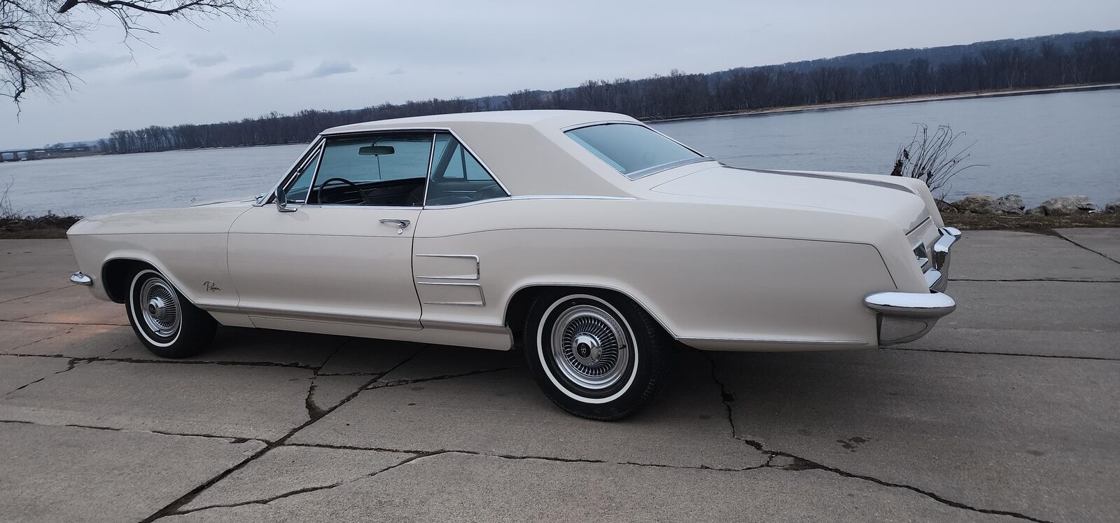 Buick-Riviera-1964-2-dr-1
