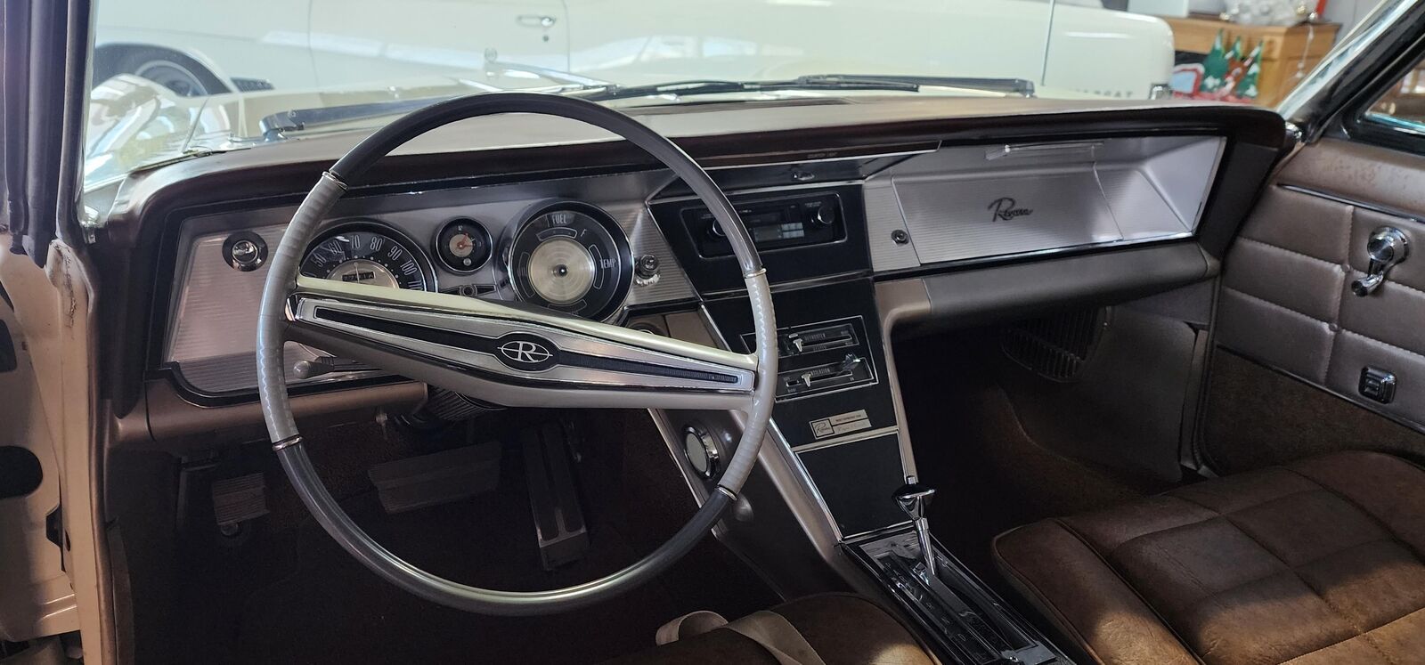 Buick-Riviera-1964-2-dr-18