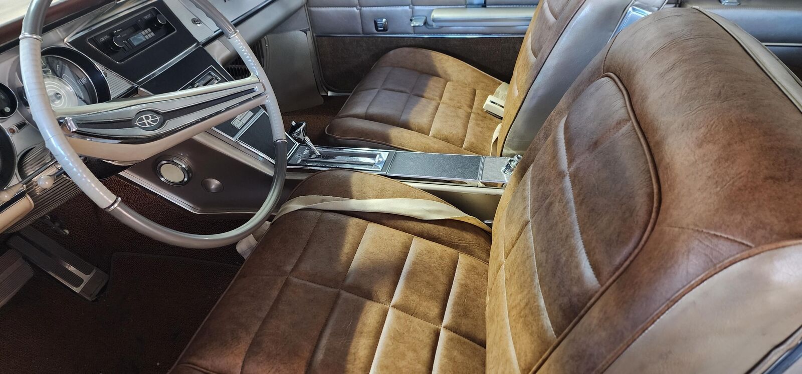 Buick-Riviera-1964-2-dr-21
