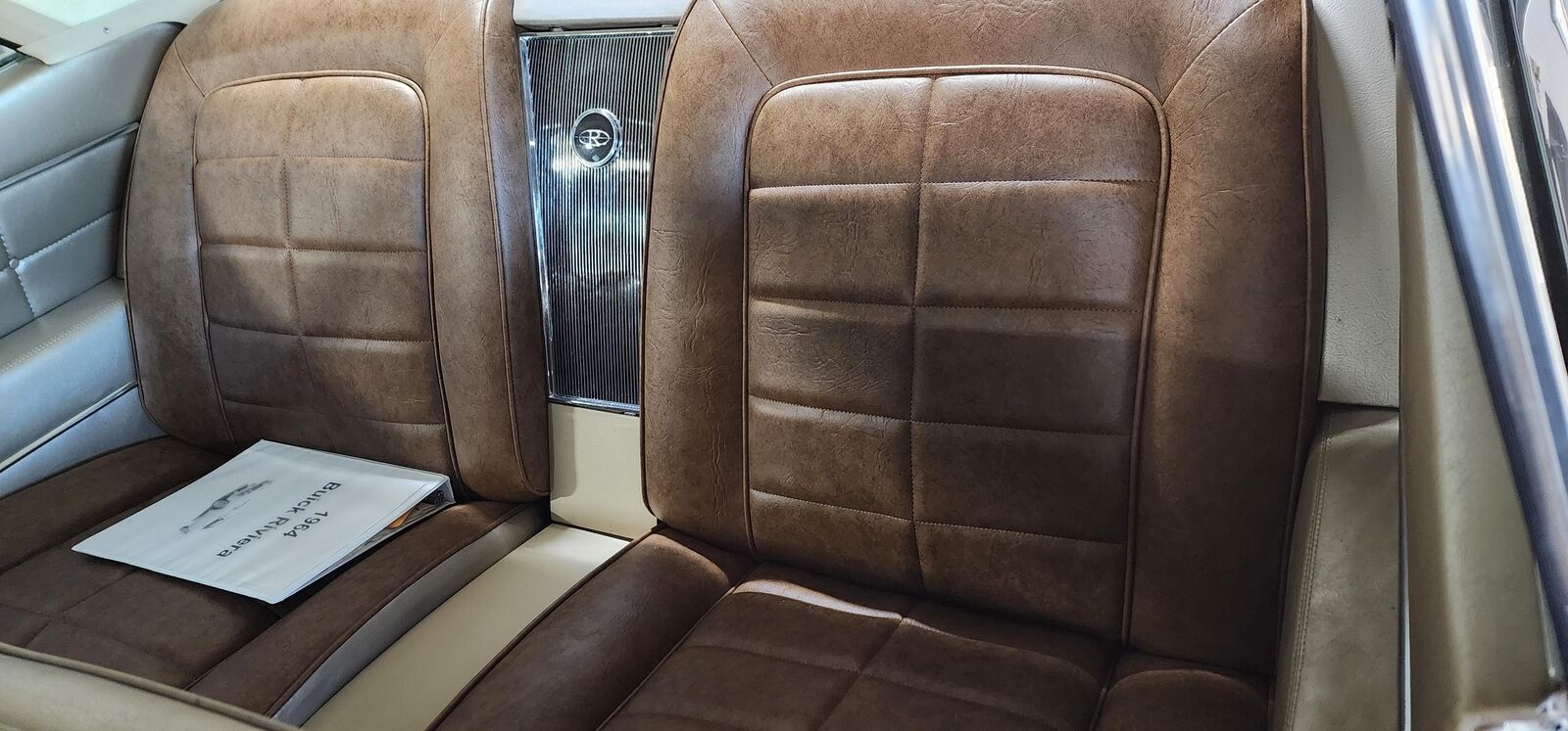 Buick-Riviera-1964-2-dr-22