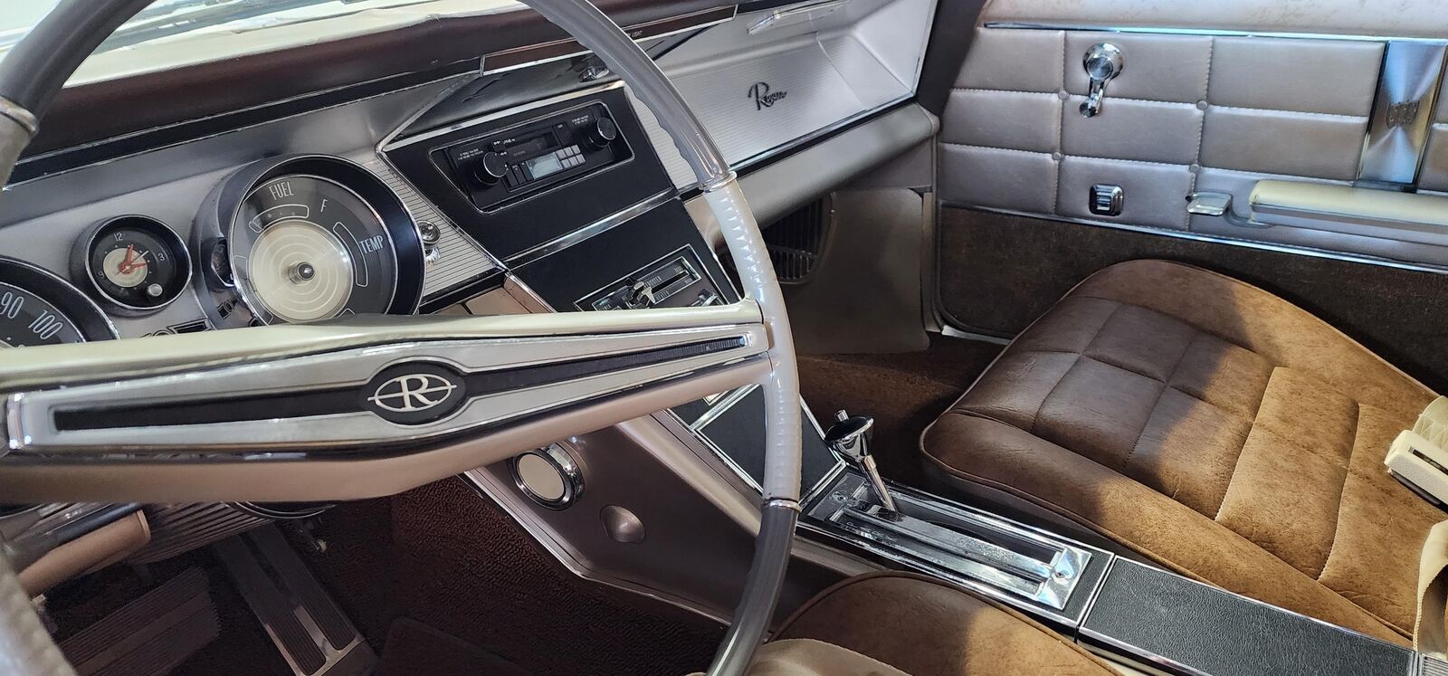Buick-Riviera-1964-2-dr-23