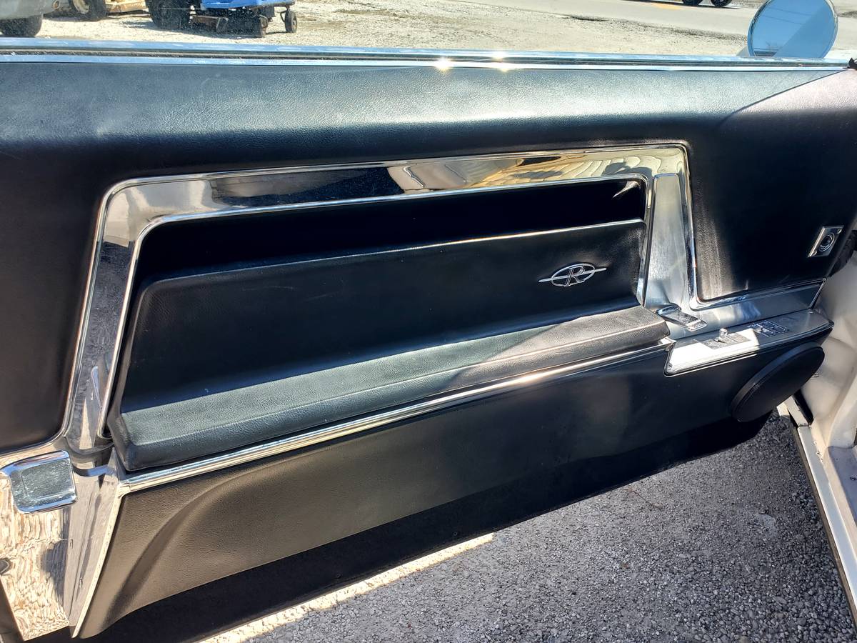 Buick-Riviera-1966-white-5