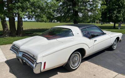Buick Riviera  1973 white