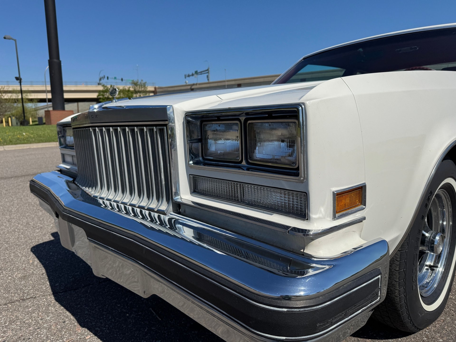 Buick-Riviera-1977-Coupe-16