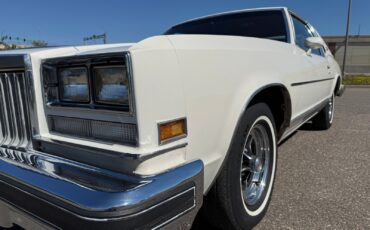 Buick-Riviera-1977-Coupe-17