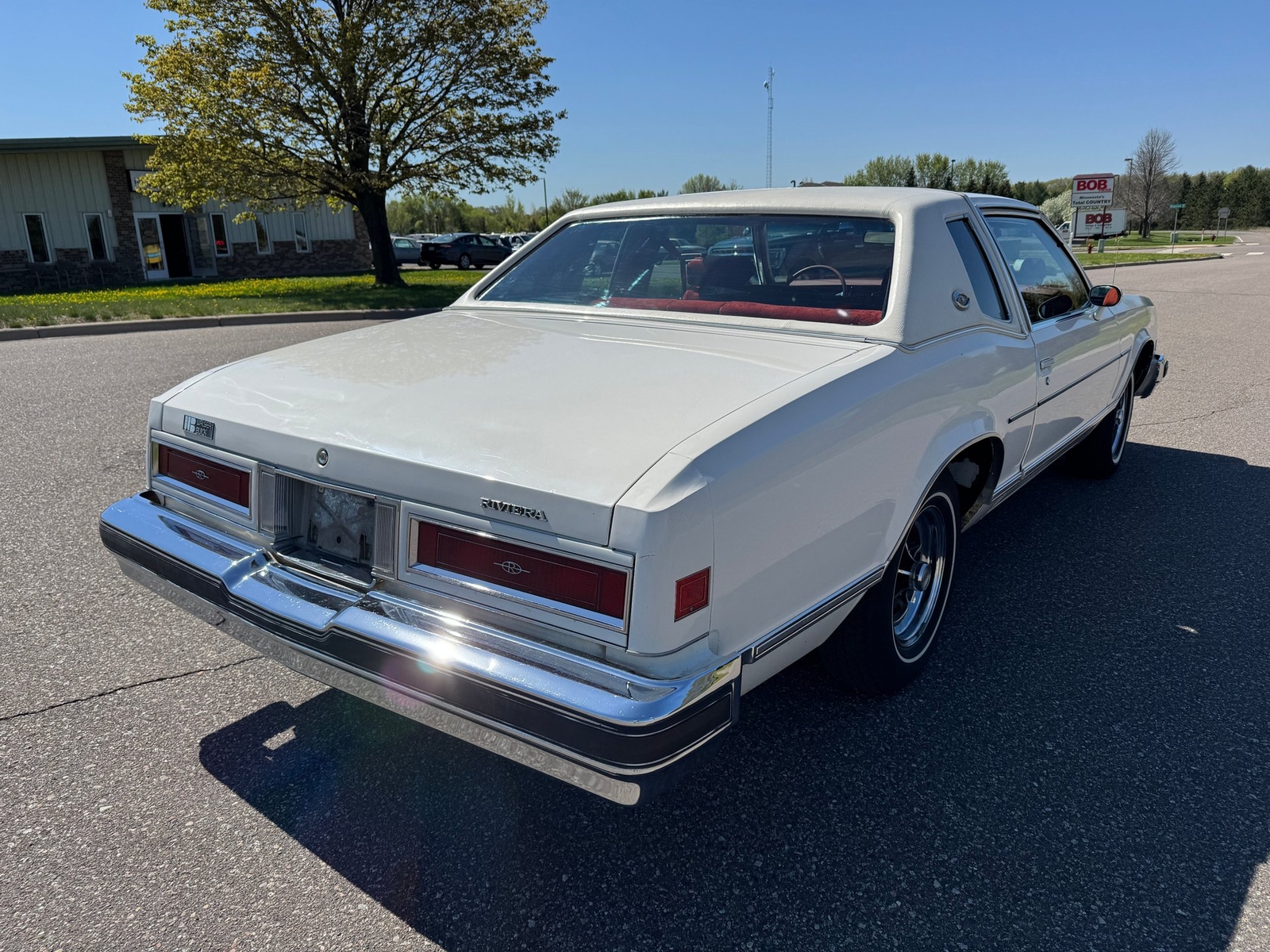 Buick-Riviera-1977-Coupe-2